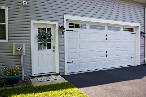 24/7 Emergency Garage Door Panel Replacement experts in Washburn, ND